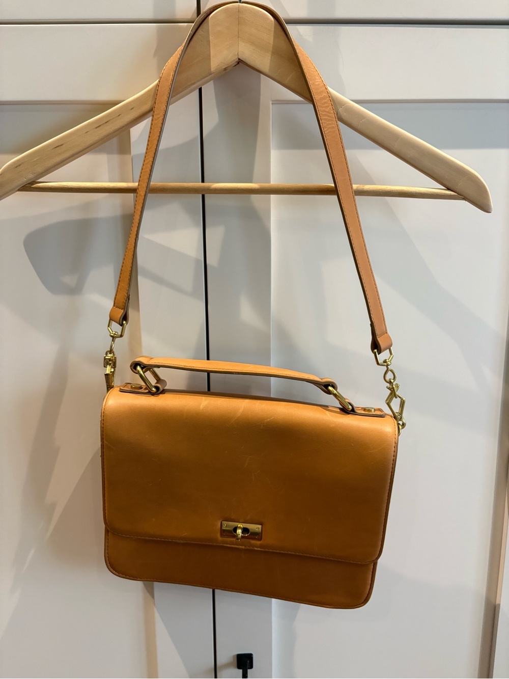 Classic Tan Leather Shoulder Bag - Timeless Everyday Style